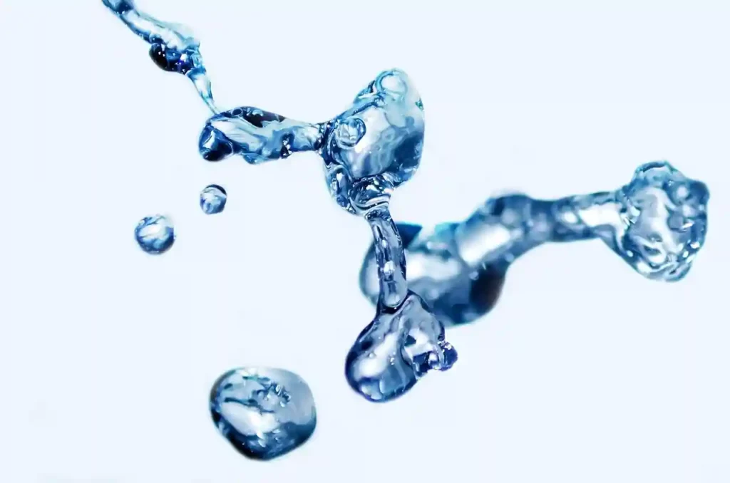 💧 En Martinique, une eau claire peut tout de même contenir bactéries ou polluants invisibles, y compris des polluants chimiques dans l'eau en Martinique. Rapide Plomberie vous aide à protéger votre santé avec les solutions de filtration adaptées.