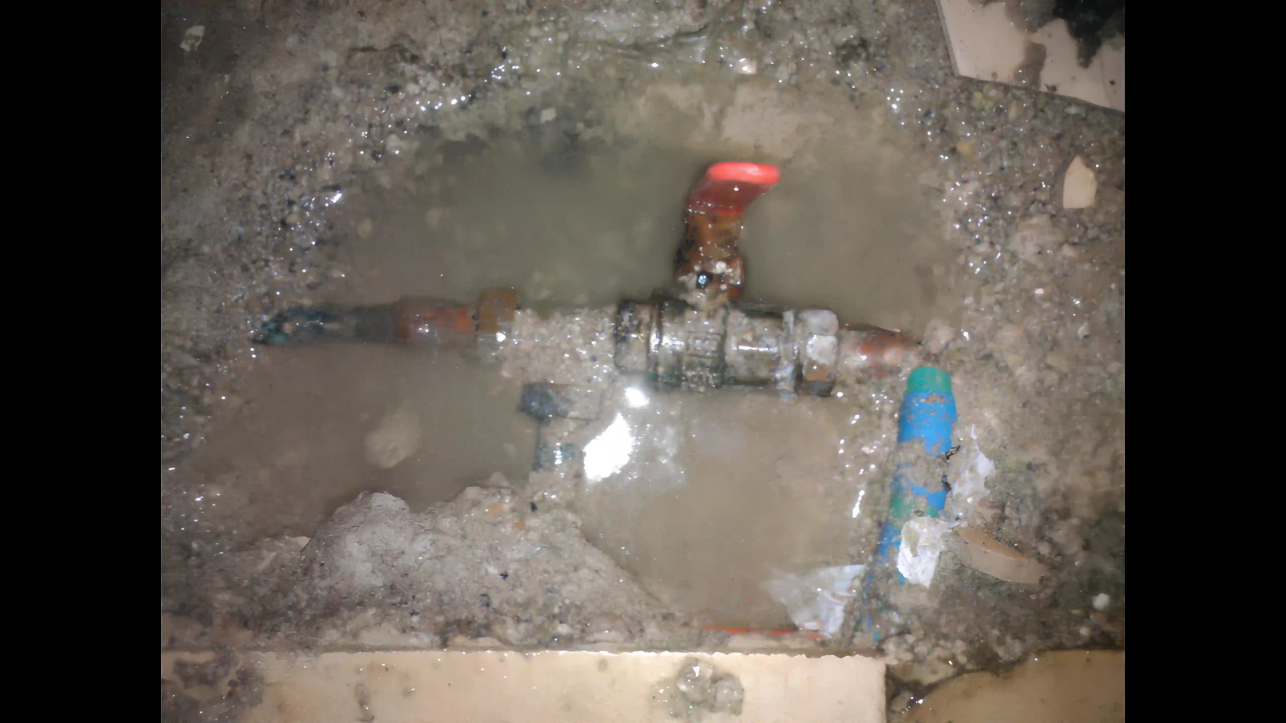 Vanne sous carrelage et raccords inadaptés