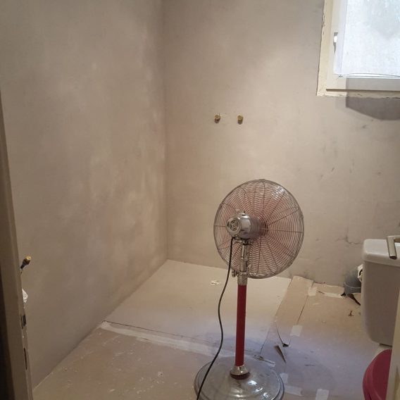 douche à l'italienne en béton cirée